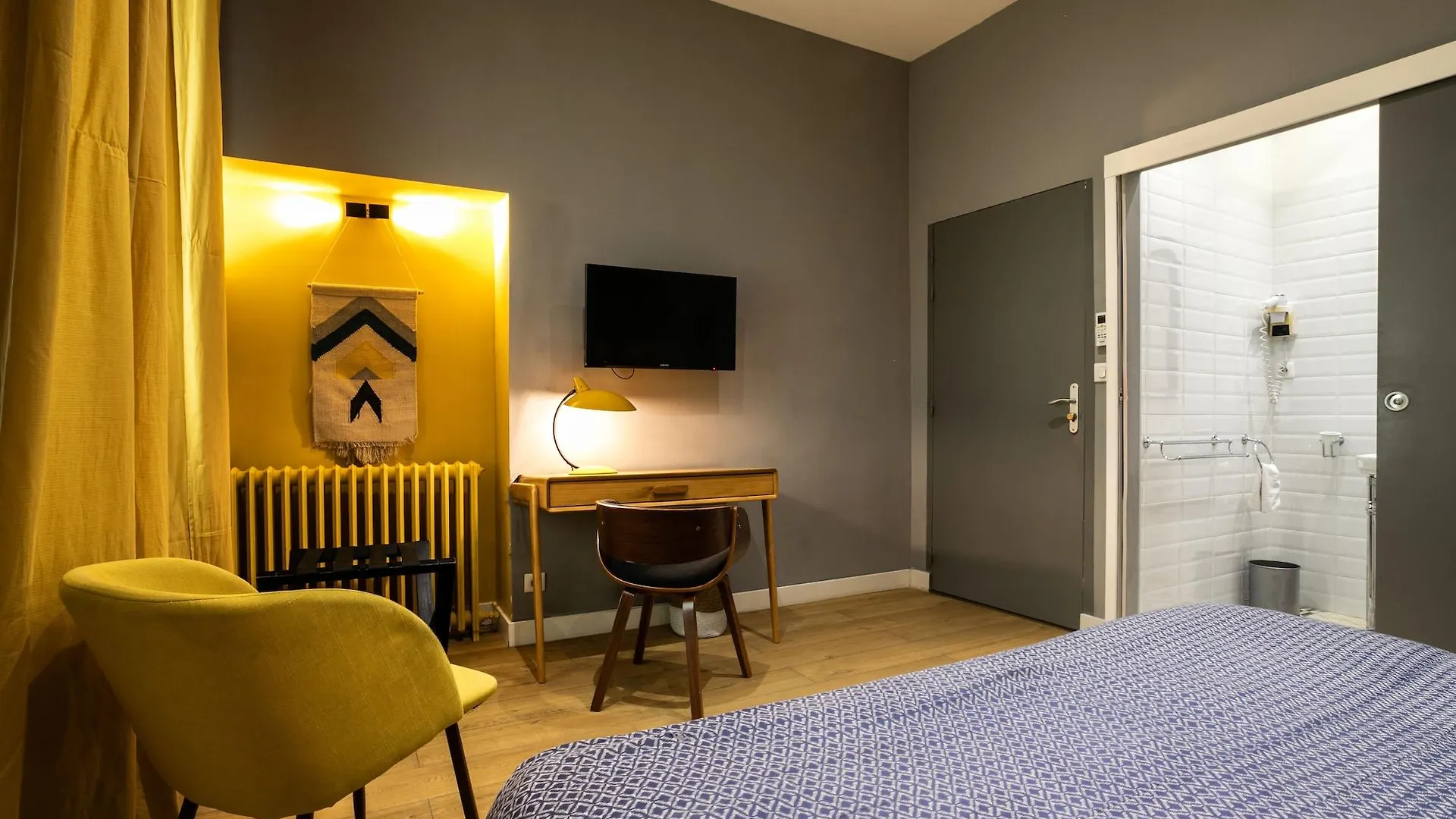 Boutique Hotel Azur Marseilles 2*,