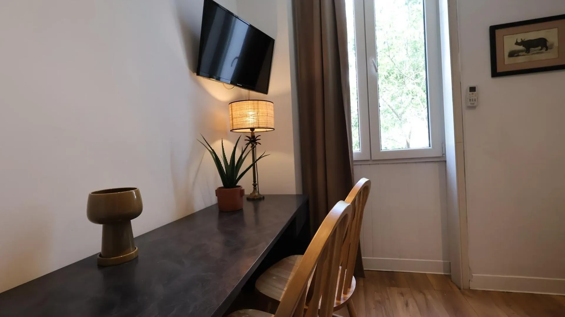 Boutique Hotel Azur Marseilles 2*,